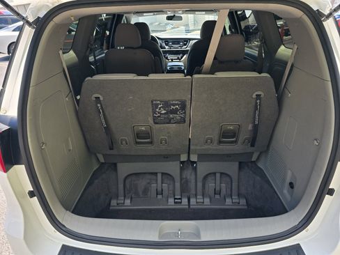 Used 2018 Kia Sedona L FWD image 25