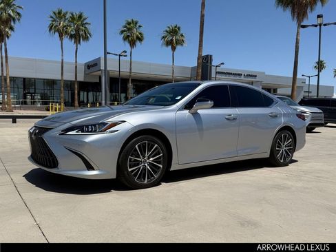 Used 2025 Lexus ES 300h w/ Premium Package FWD image 2