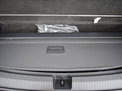 Used 2023 Volkswagen Tiguan SE image 37