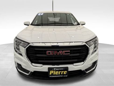 Used 2024 GMC Terrain SLE image 7