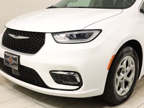 Used 2024 Chrysler Pacifica Limited FWD image 48