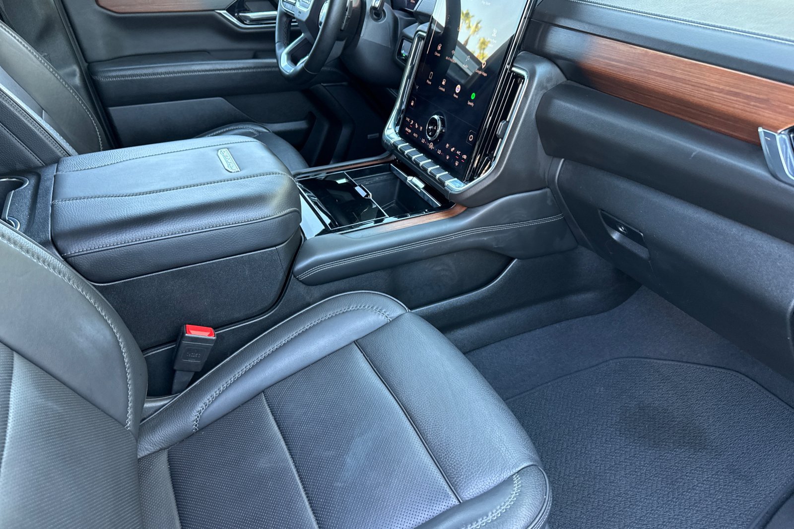 Used 2025 GMC Yukon Denali AWD/4WD image 21