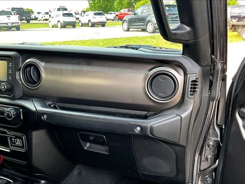 Used 2020 Jeep Gladiator Sport w/ Trailer Tow Package AWD/4WD image 16
