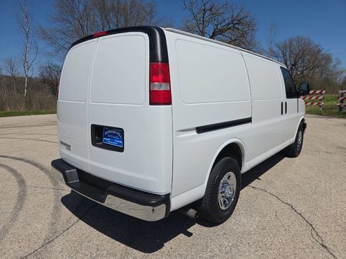Used 2016 Chevrolet Express 2500 image 6
