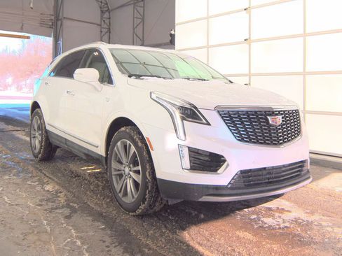 Used 2025 Cadillac XT5 Premium Luxury image 4