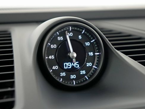 New 2026 Porsche Macan 4 Electric image 27