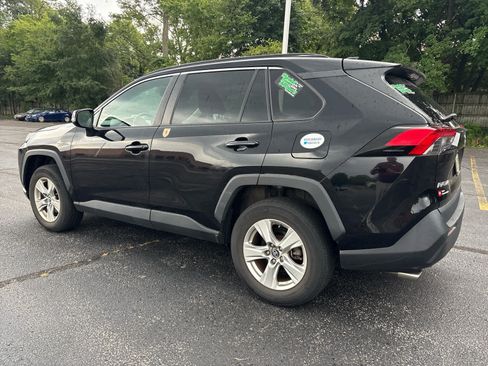 Used 2020 Toyota RAV4 XLE w/ Convenience Package FWD image 5