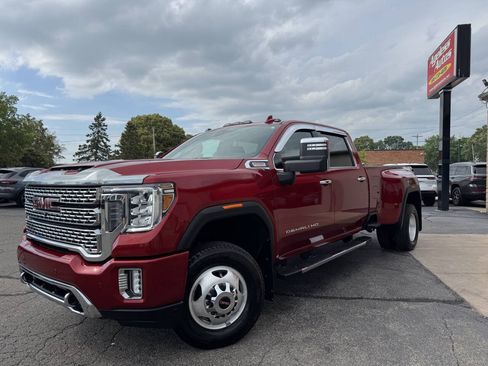 Used 2022 GMC Sierra 3500 Denali w/ Technology Package AWD/4WD image 2