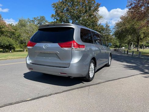 Used 2012 Toyota Sienna XLE w/ Entertainment Pkg image 24