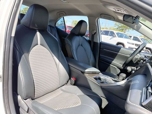 Used 2023 Toyota Camry SE FWD image 18