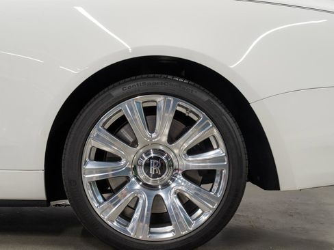 Used 2016 Rolls-Royce Dawn image 29