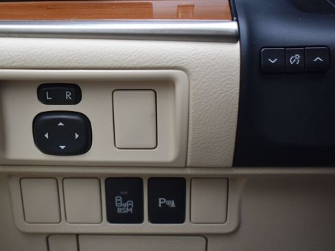 Used 2014 Lexus ES 300h w/ Luxury Package w/Bamboo Trim FWD image 14