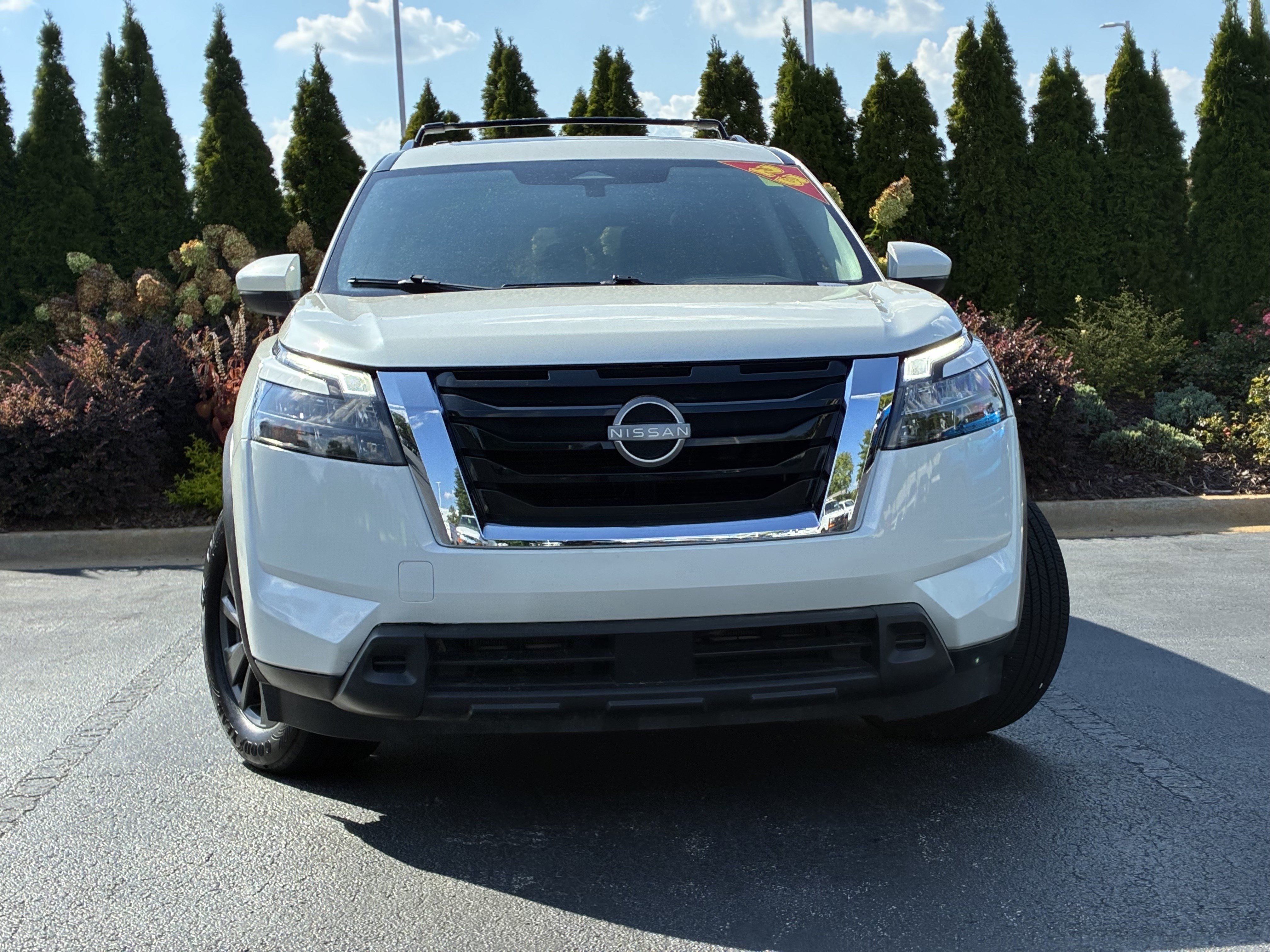 Used 2023 Nissan Pathfinder SV w/ SV Premium Package FWD image 5