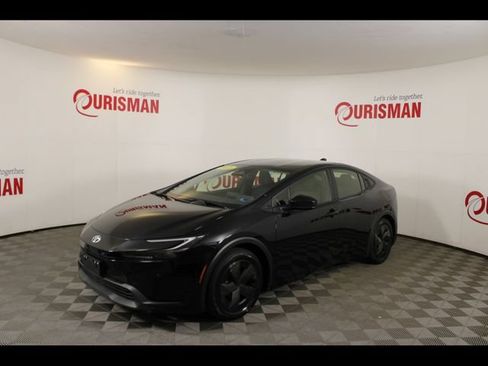 Used 2025 Toyota Prius LE FWD image 3