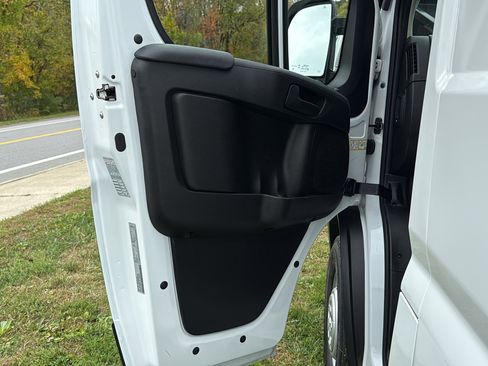 Used 2025 RAM ProMaster 2500 w/ Premium Convenience Group image 11