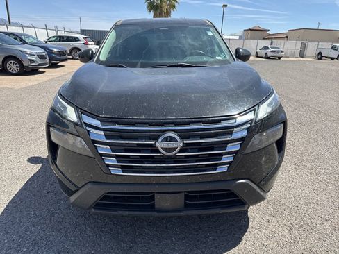 Used 2024 Nissan Rogue SV FWD image 2