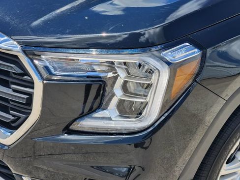 Used 2024 GMC Terrain SLE FWD image 9
