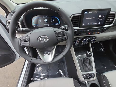 New 2026 Hyundai Venue SEL image 17
