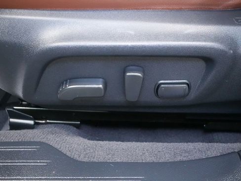 Used 2019 Subaru Outback 3.6R Touring image 18