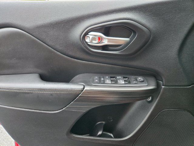 Used 2015 Jeep Cherokee Limited AWD/4WD image 36