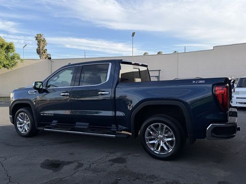Used 2021 GMC Sierra 1500 SLT w/ SLT Premium Package AWD/4WD image 11