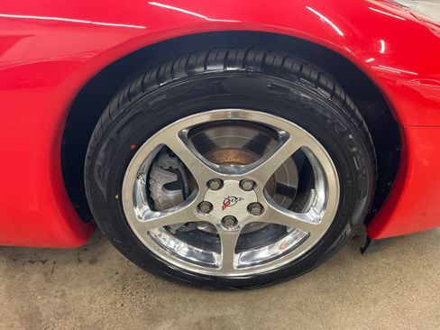 Used 2001 Chevrolet Corvette Coupe w/ Preferred Equipment Group2 RWD image 28