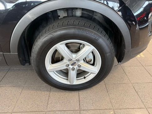 Used 2019 Ford Explorer XLT w/ Equipment Group 202A image 10