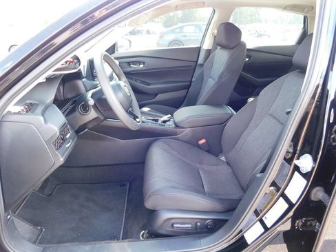 Used 2025 Honda Accord SE image 13