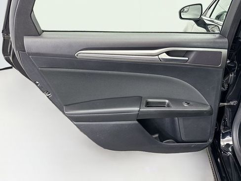 Used 2018 Ford Fusion SE w/ Fusion SE Technology Package image 24