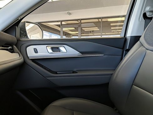 Used 2025 Ford Explorer Active w/ Active Comfort Package image 23