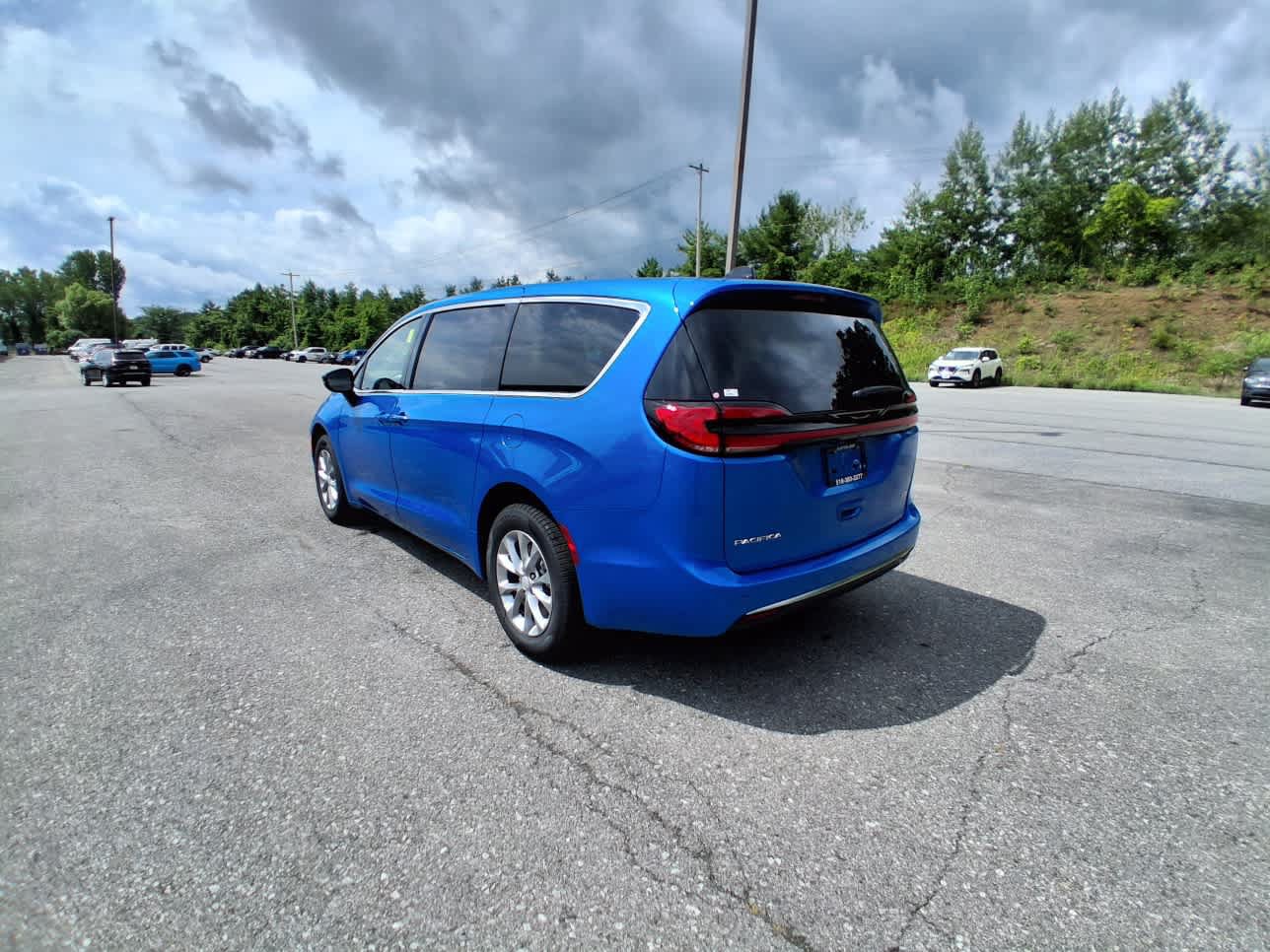New 2027 Chrysler Pacifica Select AWD/4WD image 6