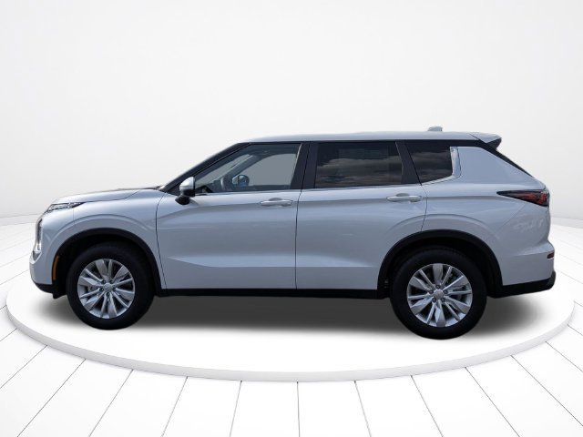 New 2026 Mitsubishi Outlander ES FWD image 6