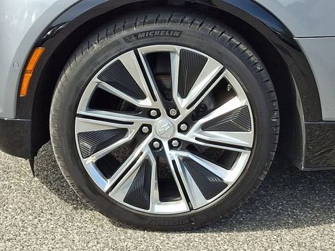 Used 2024 Cadillac Lyriq Luxury image 6