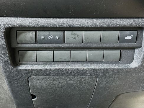 Used 2024 Mitsubishi Outlander SE image 17