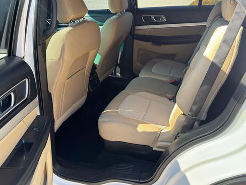 Used 2016 Ford Explorer XLT image 44