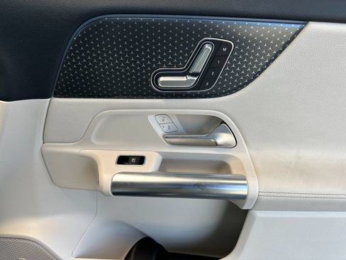 Certified 2025 Mercedes-Benz GLA 250 image 19