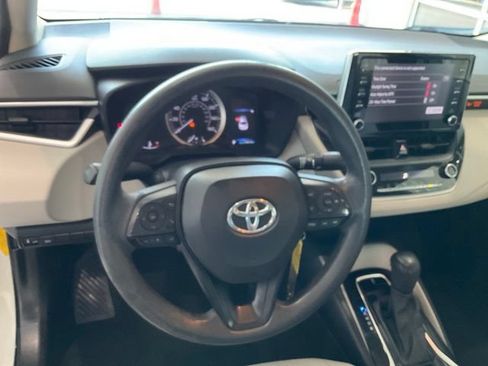 Used 2020 Toyota Corolla LE FWD image 5