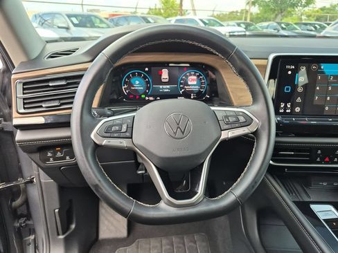 Used 2025 Volkswagen Atlas SE FWD image 21