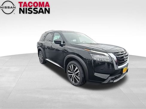 New 2025 Nissan Pathfinder Platinum image 2