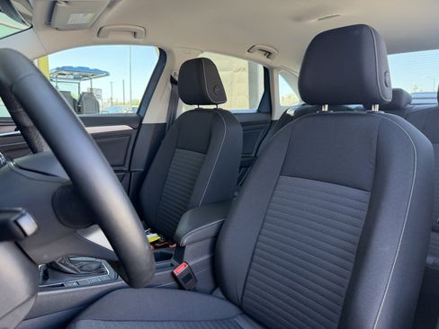 Used 2025 Volkswagen Jetta S FWD image 33