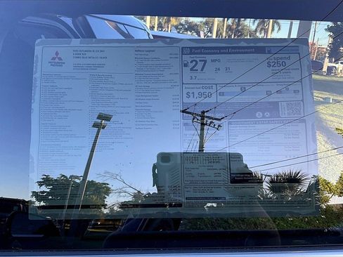 New 2025 Mitsubishi Outlander SE image 13