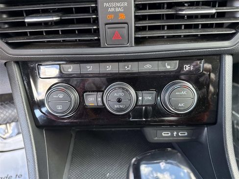 Used 2024 Volkswagen Jetta SE image 19