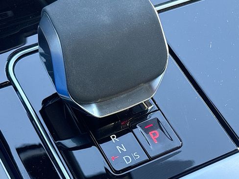 Used 2022 Land Rover Range Rover Velar R-Dynamic S image 28