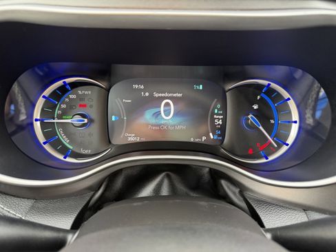 Used 2022 Chrysler Pacifica Touring-L image 21