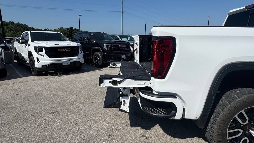 Used 2026 GMC Sierra 1500 AT4 w/ AT4 Premium Package AWD/4WD image 5