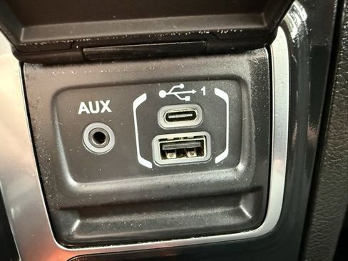 Used 2019 Jeep Wrangler Sport S image 24