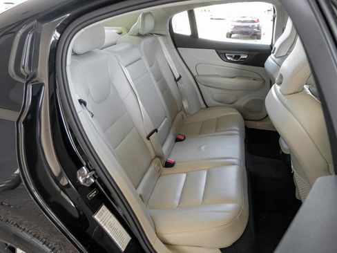 Used 2021 Volvo S60 T5 Momentum image 39