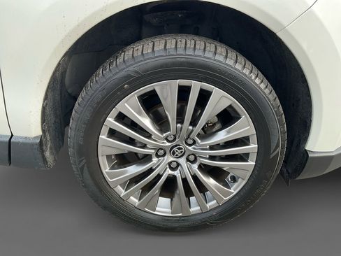 Used 2021 Toyota Venza Limited image 15