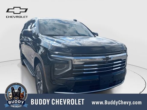 Used 2025 Chevrolet Suburban LT w/ Comfort Package RWD image 1
