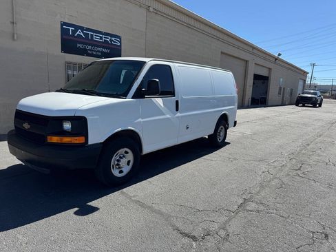 Used 2015 Chevrolet Express 2500 RWD image 3